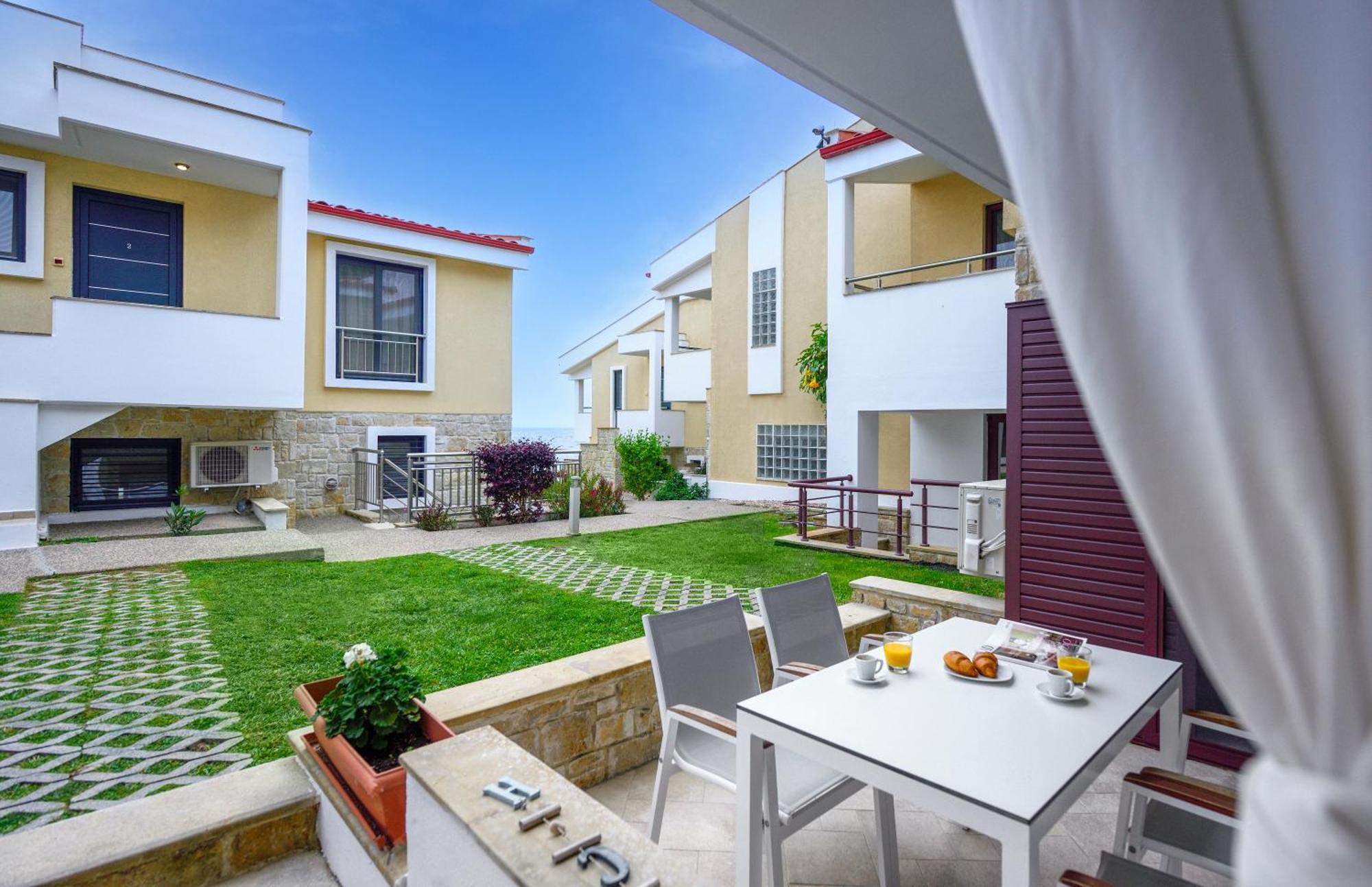 Elpiniki Luxury Apartments Nea Poteidaia Exteriér fotografie