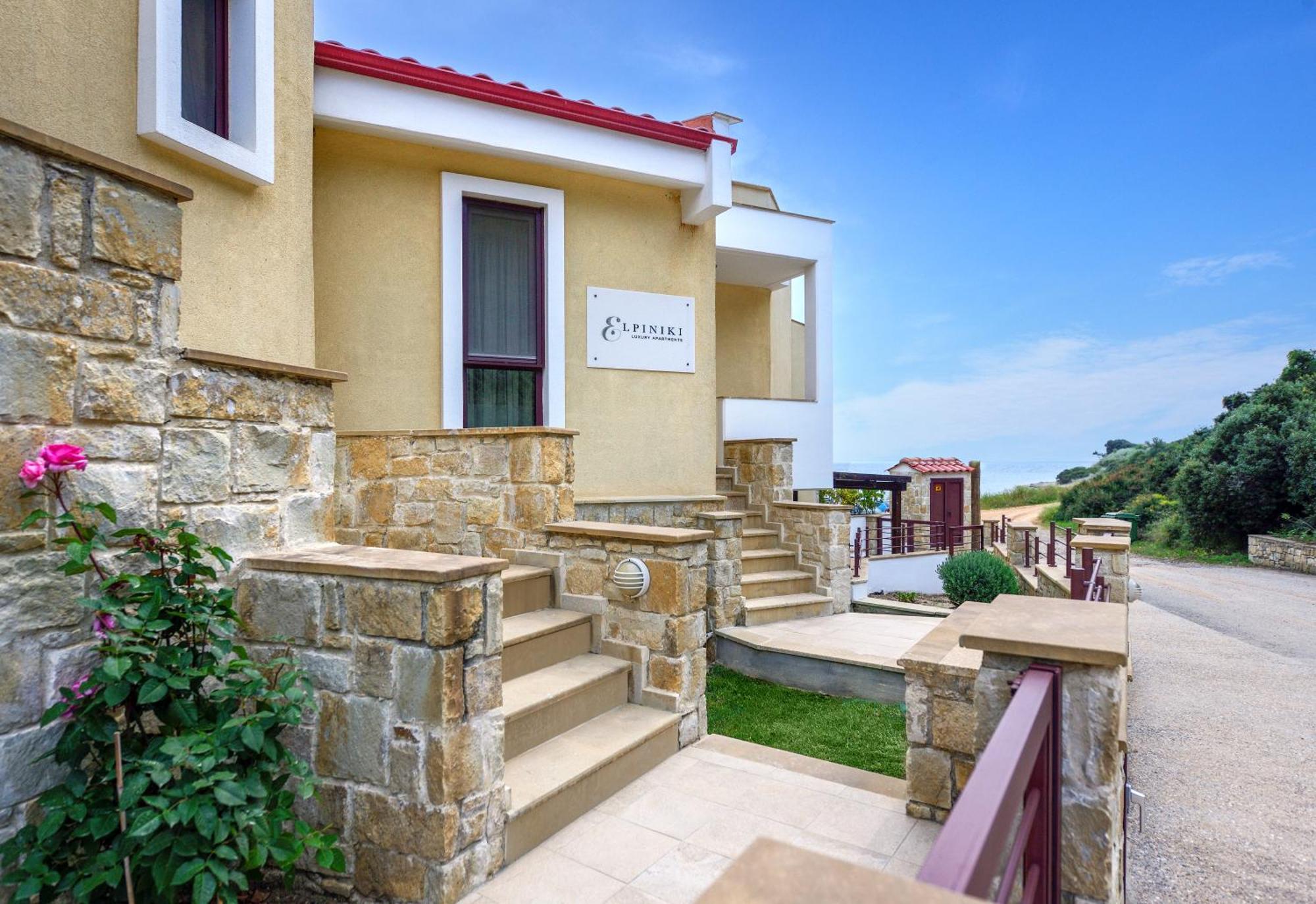Elpiniki Luxury Apartments Nea Poteidaia Exteriér fotografie