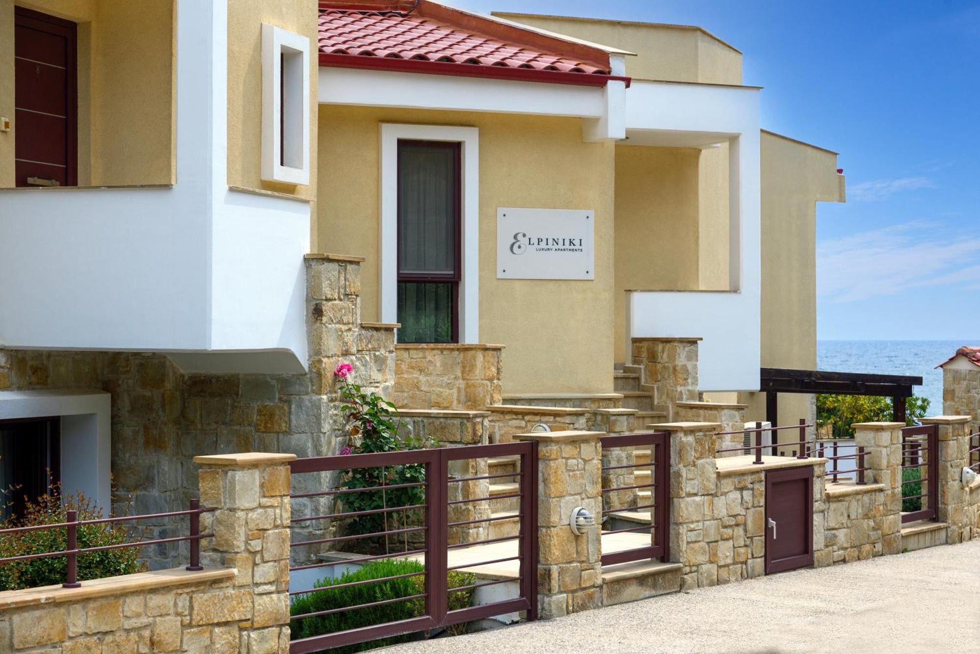 Elpiniki Luxury Apartments Nea Poteidaia Exteriér fotografie